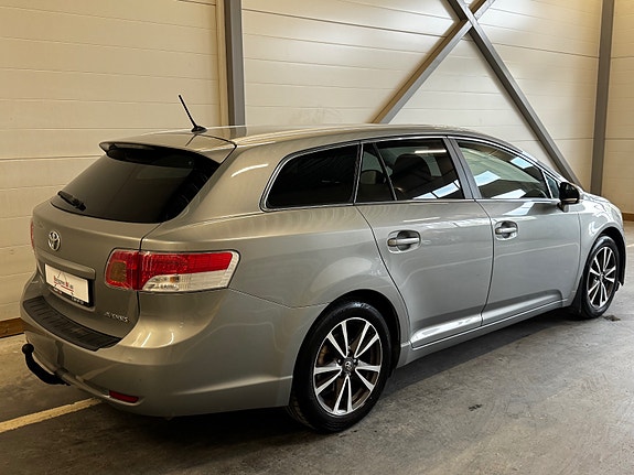 Toyota Avensis 13 of 30