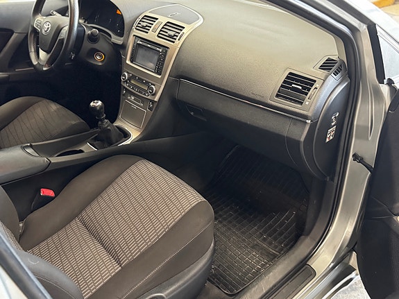 Toyota Avensis 30 of 30