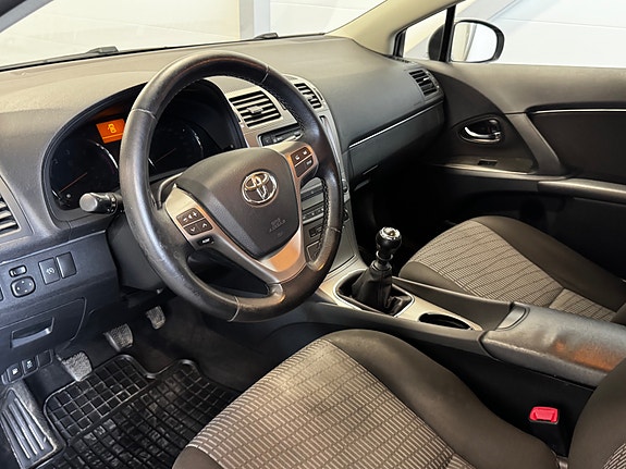 Toyota Avensis 17 of 30