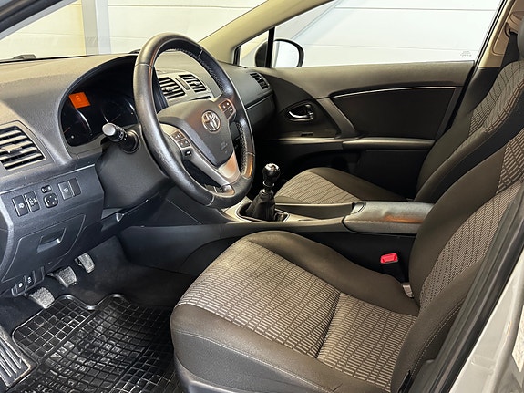 Toyota Avensis 18 of 30