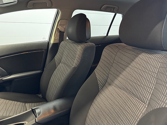 Toyota Avensis 16 of 30