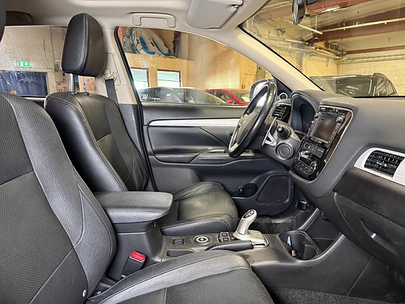 Mitsubishi Outlander 30 of 30