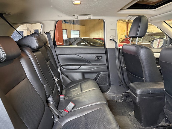 Mitsubishi Outlander 24 of 30