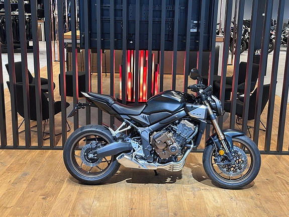 Honda CB650R E-clutch 2 of 9