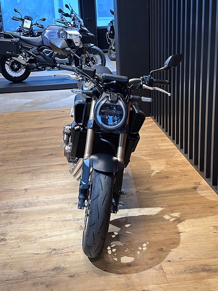 Honda CB650R E-clutch 5 of 9