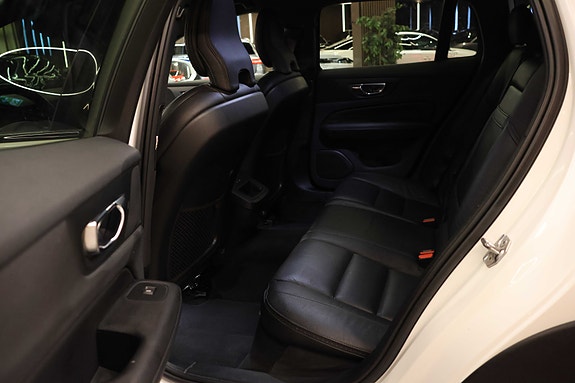 Volvo V60 Cross Country 21 of 30