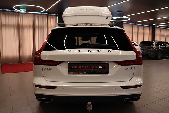 Volvo V60 Cross Country 8 of 30