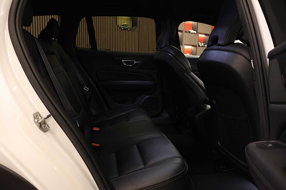 Volvo V60 Cross Country 14 of 30
