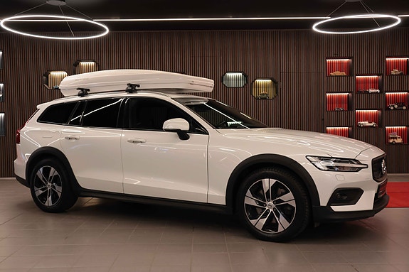 Volvo V60 Cross Country 2 of 30
