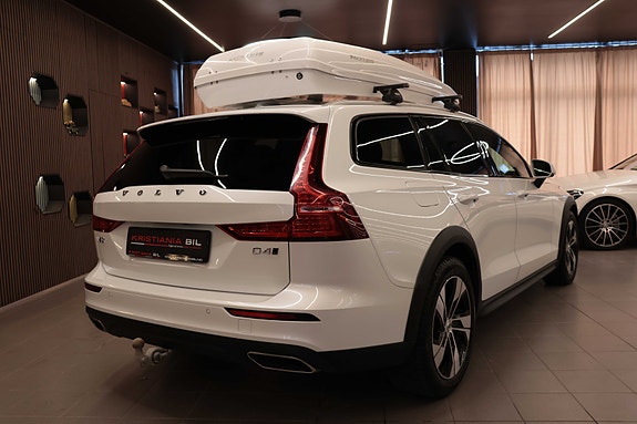 Volvo V60 Cross Country 9 of 30