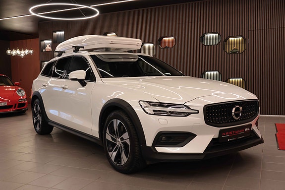 Volvo V60 Cross Country 3 of 30