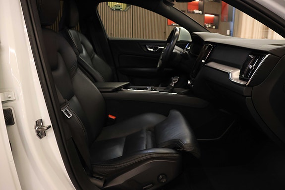 Volvo V60 Cross Country 12 of 30
