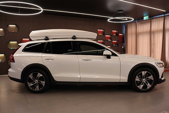 Volvo V60 Cross Country 10 of 30