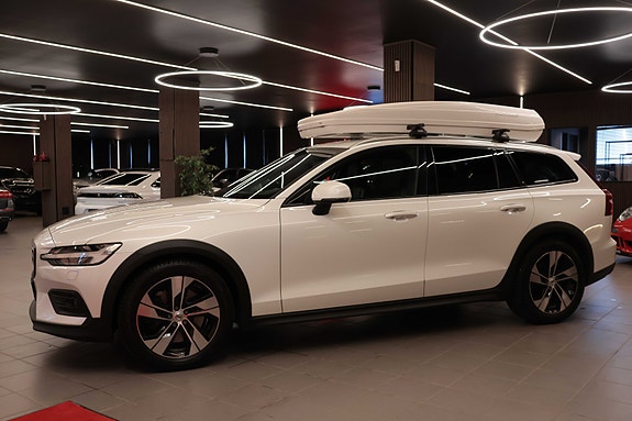 Volvo V60 Cross Country 7 of 30