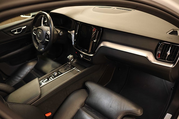 Volvo V60 Cross Country 13 of 30