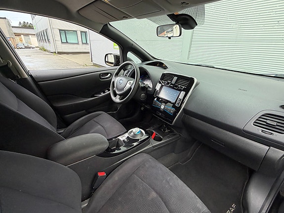 Nissan Leaf 24 of 26