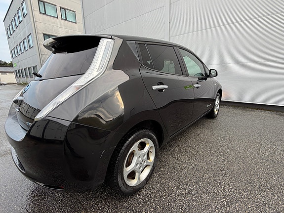 Nissan Leaf 25 of 26