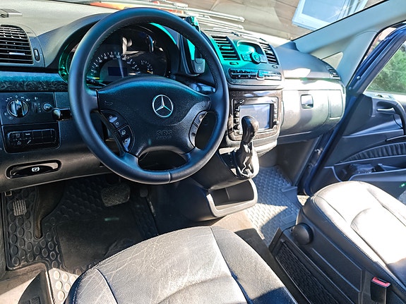 Mercedes-Benz Viano 10 of 16