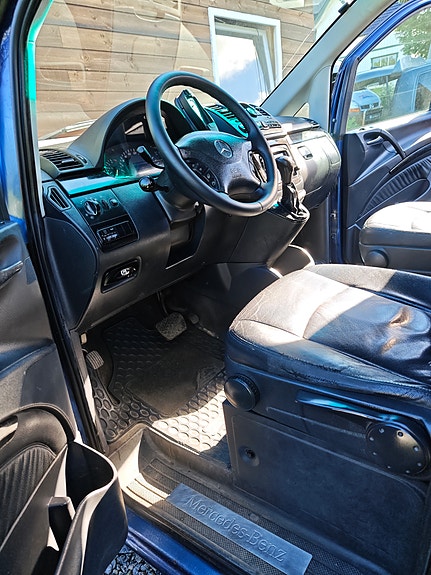 Mercedes-Benz Viano 8 of 16