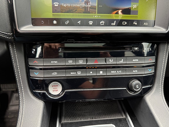 Jaguar F-PACE 24 of 30