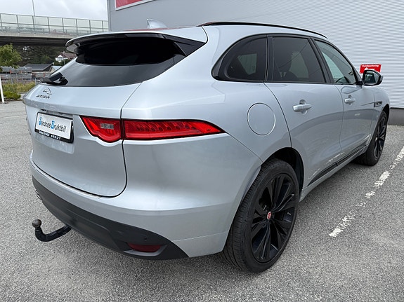 Jaguar F-PACE 6 of 30