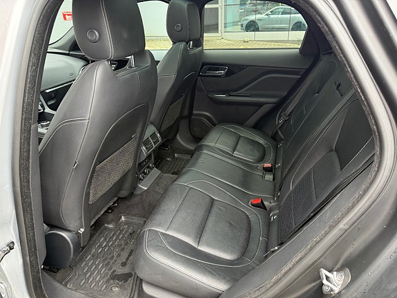Jaguar F-PACE 16 of 30