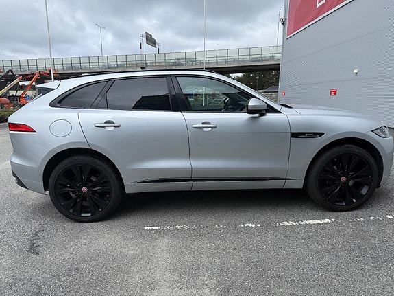Jaguar F-PACE 7 of 30