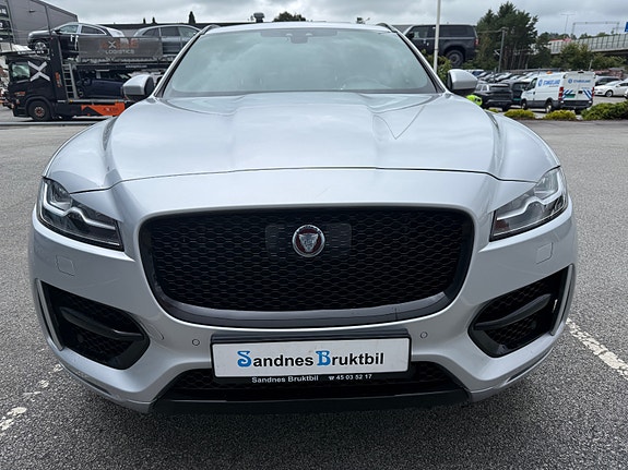 Jaguar F-PACE 8 of 30