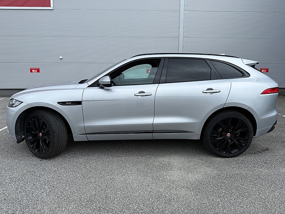 Jaguar F-PACE 2 of 30