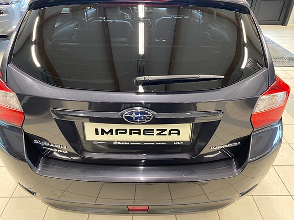 Subaru Impreza 8 of 17