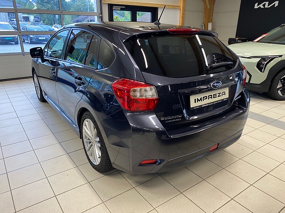 Subaru Impreza 7 of 17