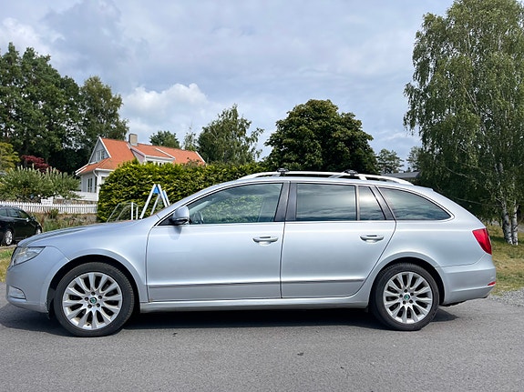 Skoda Superb 2 of 25