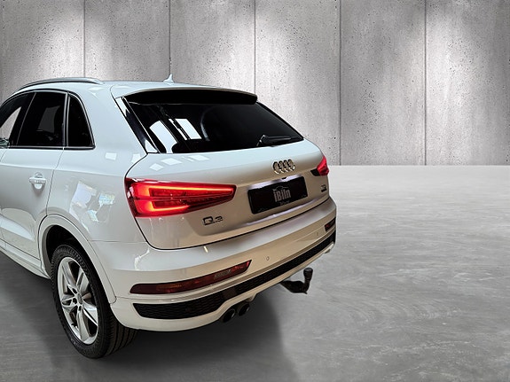 Audi Q3 6 of 23