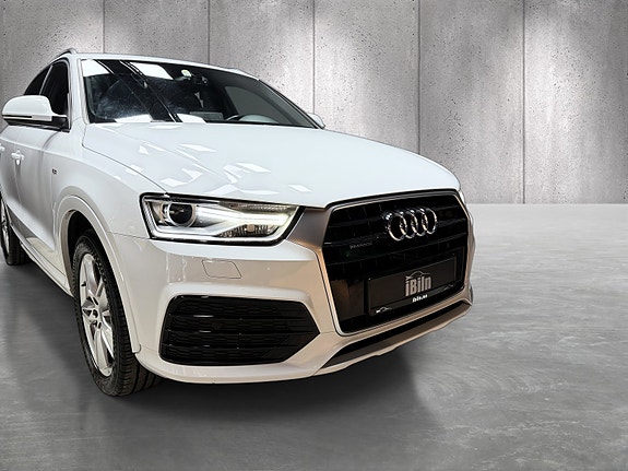 Audi Q3 2 of 23