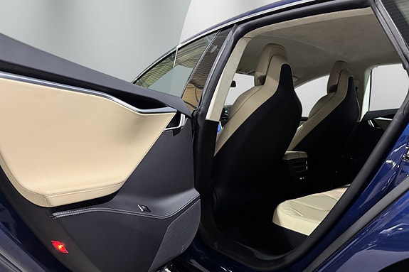 Tesla Model S 21 of 30