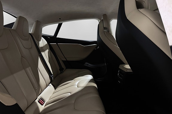 Tesla Model S 26 of 30