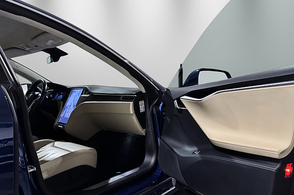 Tesla Model S 27 of 30