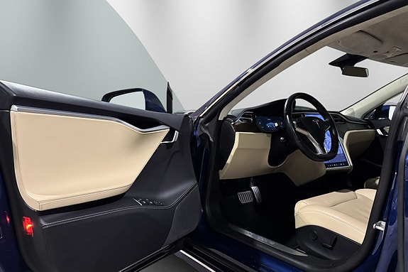 Tesla Model S 16 of 30