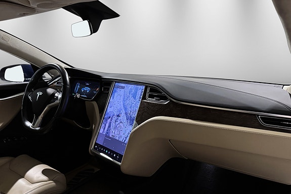 Tesla Model S 28 of 30
