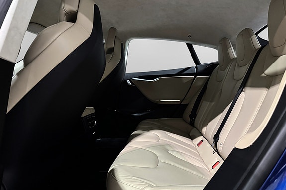 Tesla Model S 22 of 30