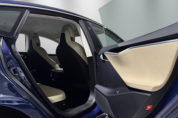Tesla Model S 25 of 30