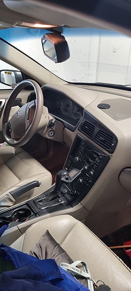 Volvo V70 3 of 5