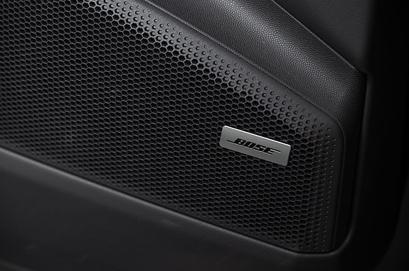 Porsche Macan Turbo 17 of 30