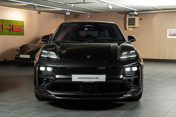 Porsche Macan Turbo 2 of 30