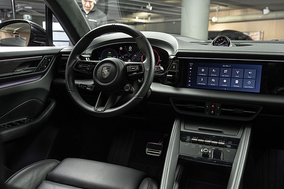 Porsche Macan Turbo 27 of 30