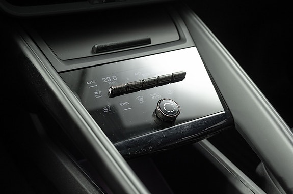 Porsche Macan Turbo 14 of 30