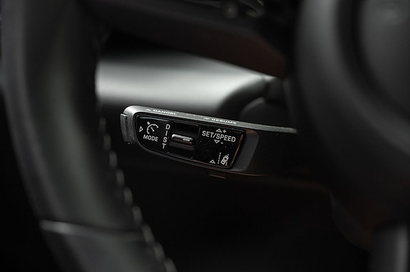 Porsche Macan Turbo 26 of 30