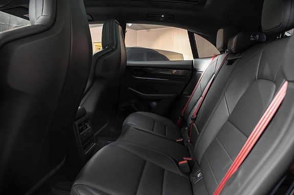 Porsche Macan Turbo 20 of 30