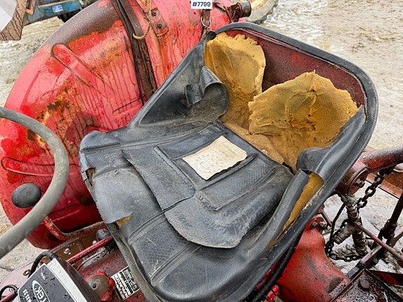 Bolinder Munktell BM320 traktor med vinsj og tre-skjærs plog. Mindre rep.objekt 19 of 30