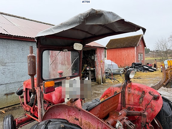 Bolinder Munktell BM320 traktor med vinsj og tre-skjærs plog. Mindre rep.objekt 12 of 30
